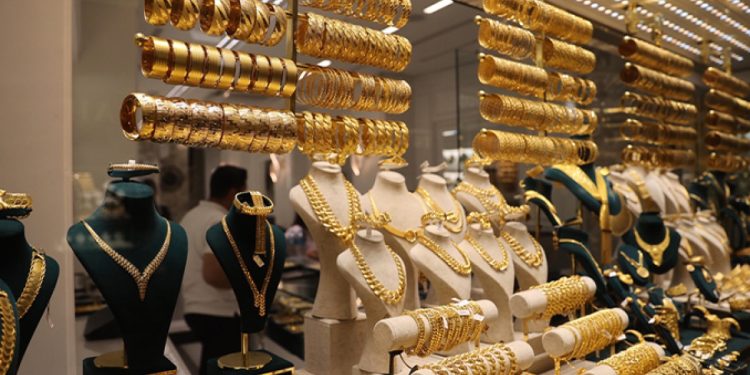 Altın yükseldikçe takılar hafifliyor