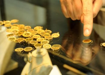 Gram altın 8 bin TL’ye koşuyor