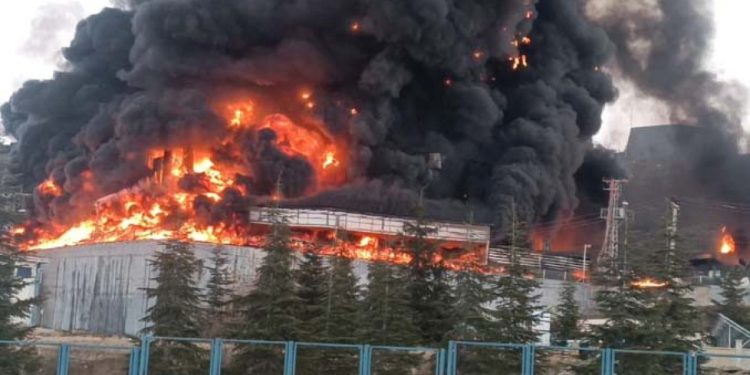 Bahadır Kimya fabrikasında yangın: Önce devre kesti, sonra işleme kapatıldı