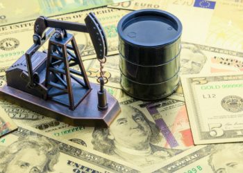 Petrolde şok fiyat! Varilini 38 dolara indirdi