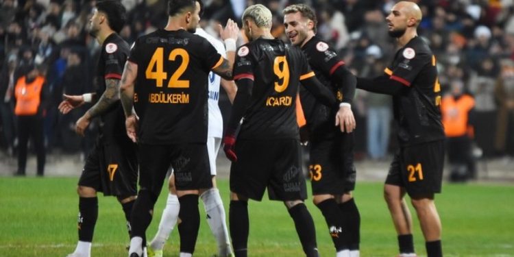 Galatasaray kupada 2’de 2 yaptı