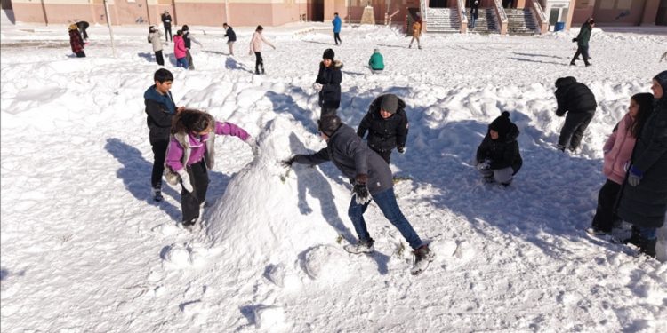 Kar alarmı: Valiliklerden peş peşe okul tatili kararları