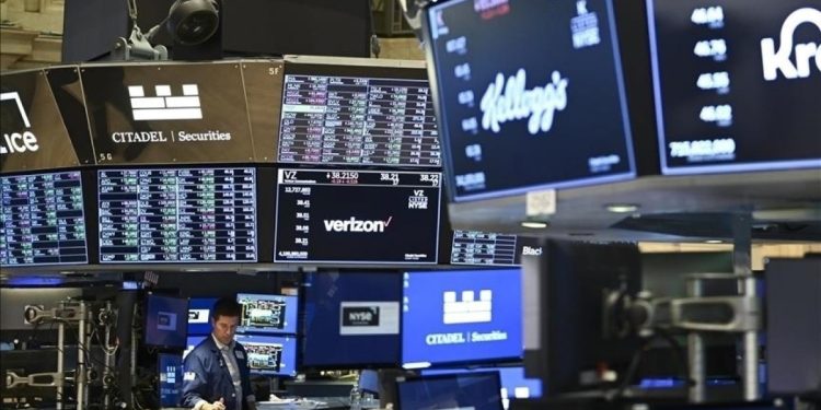 Küresel piyasalarda karışık seyir: Gözler ABD ve Davos’ta