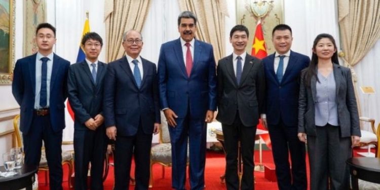 Maduro, son görüşmesini Çin heyeti ile yaptı