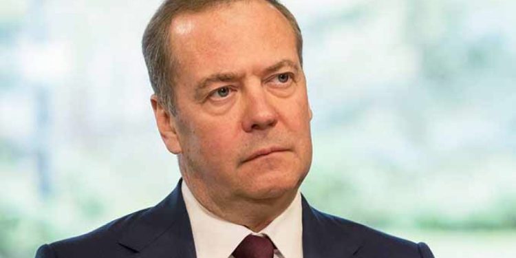 Medvedev’den ABD’ye mesaj: Rusya ile oyun oynama