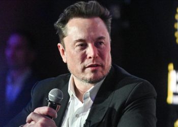Polonya: Elon Musk ‘savaş suçlarından’ para kazanıyor
