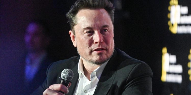 Polonya: Elon Musk ‘savaş suçlarından’ para kazanıyor