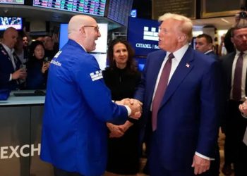 Trump o şirketlere temettü ve hisse geri alım yasağı getiriyor