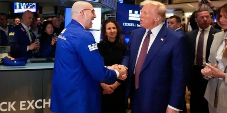 Trump o şirketlere temettü ve hisse geri alım yasağı getiriyor