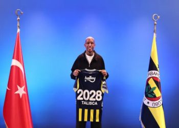 Fenerbahçe, Anderson Talisca ile sözleşme uzattı