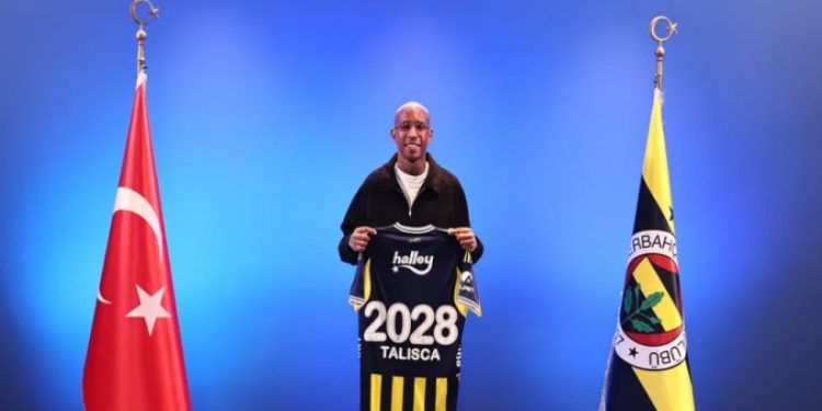 Fenerbahçe, Anderson Talisca ile sözleşme uzattı