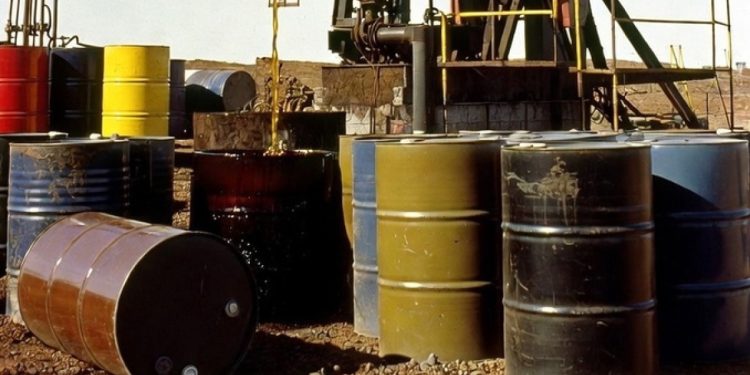 Petrolde talep endişesi: Fiyatlar geri çekildi