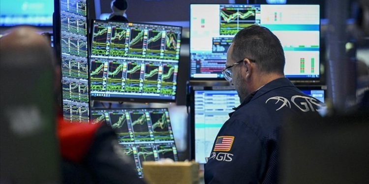 Petrol fiyatları tırmanınca Wall Street kırmızıya döndü