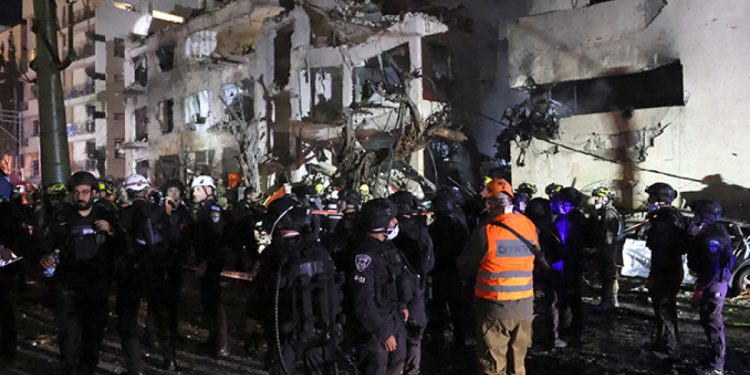 Tel Aviv’e füze isabet etti, ölü ve yaralılar var